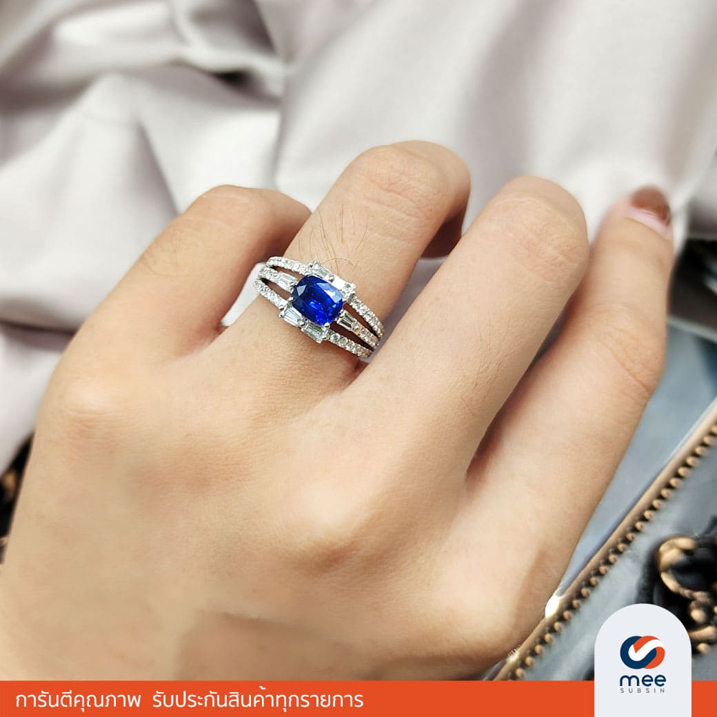 แหวนไพลิน Royal Blue (ระดับท็อป) ประดับเพชร 0.97 กะรัต