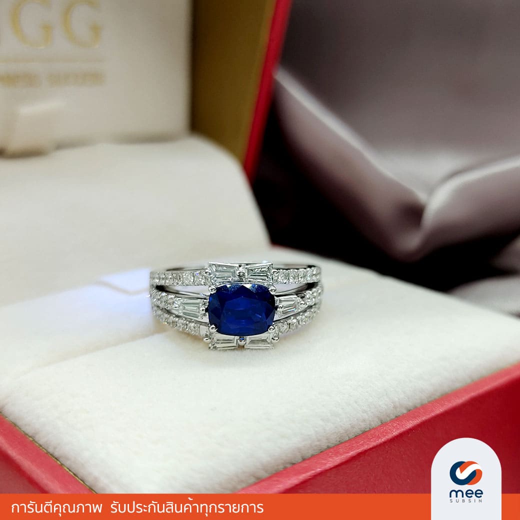 แหวนไพลิน Royal Blue (ระดับท็อป) ประดับเพชร 0.97 กะรัต