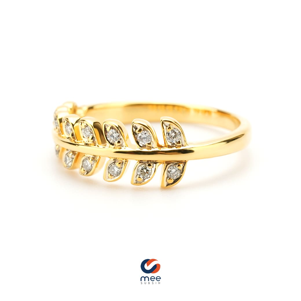 แหวนใบมะกอก เพชรรวม 0.16 กะรัต ตัวเรือนทองคำ 18k