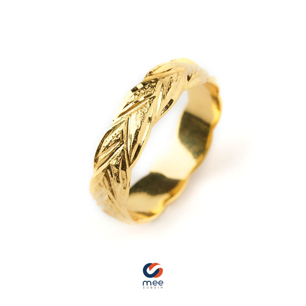 แหวนทองแกะลายใบมะกอกรอบนิ้ว เสริมดวงผู้ใส่ในหลายๆด้าน