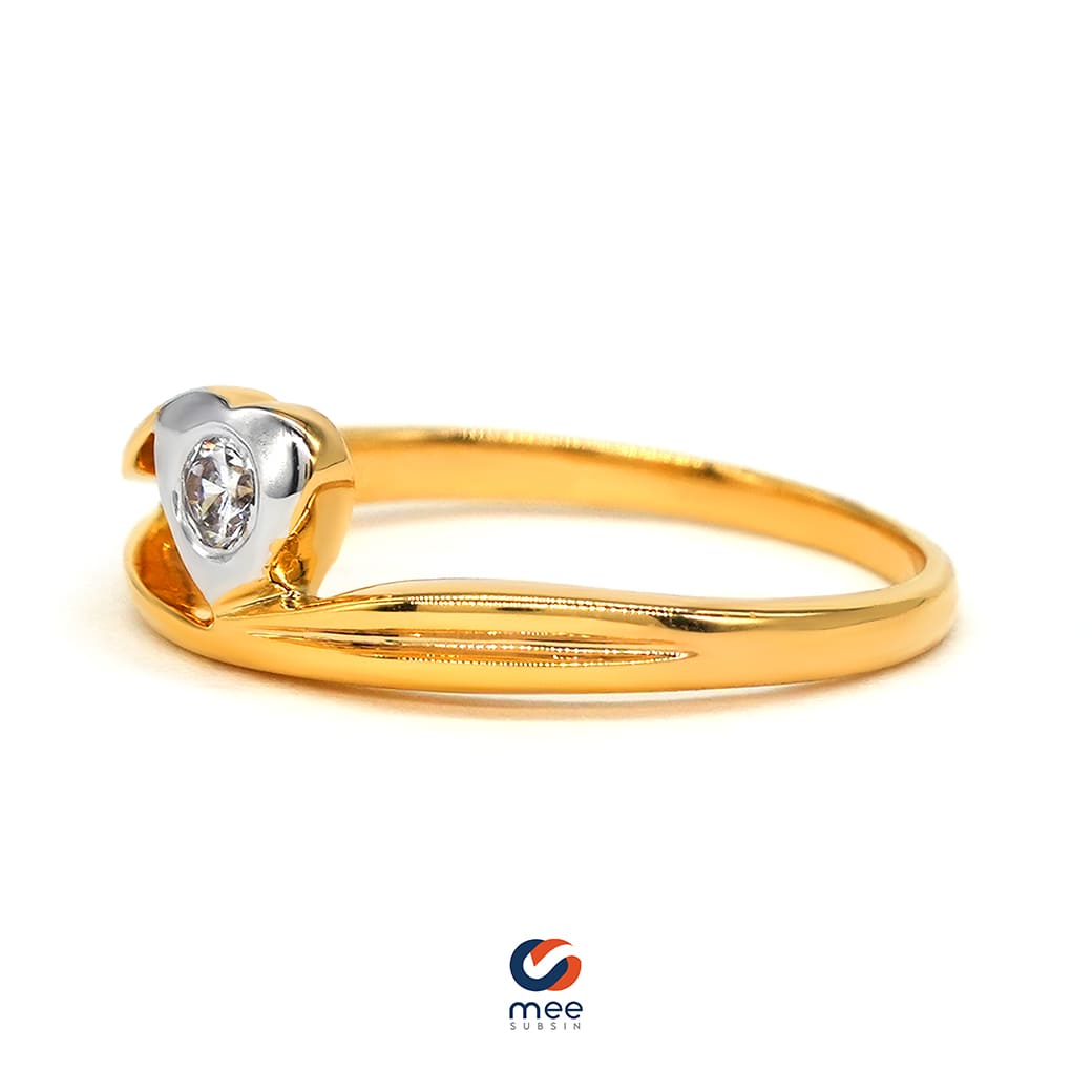 แหวนทองรูปหัวใจ ประดับเพชรสวิส ทองคำ 18k