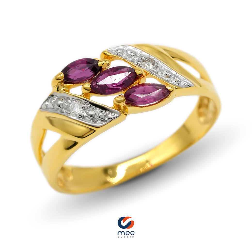 แหวนทับทิมล้อมเพชร 0.15 กะรัต น้ำ 98 ตัวเรือนทองคำ 18K