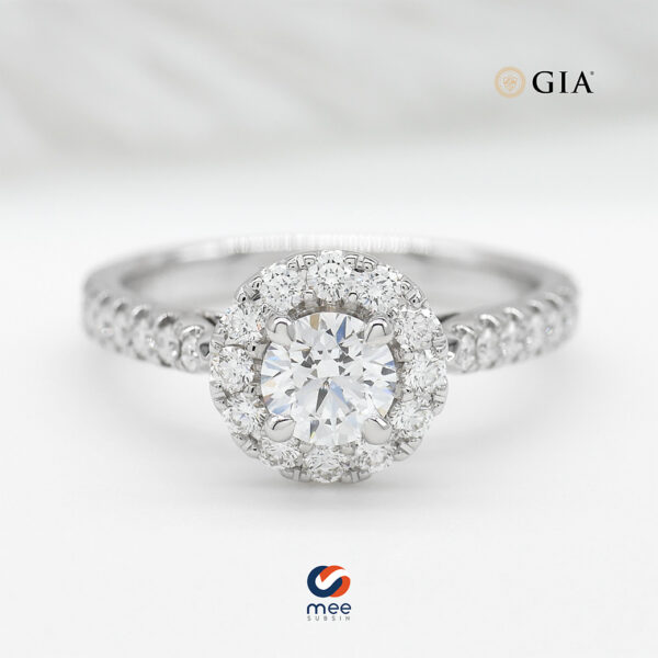 "แหวนเพชรล้อมทรงบ่าข้าง เพชรรวม 0.78 กะรัต ใบเซอร์ GIA : 6292648918 ตัวเรือนทองคำขาว 18K น้ำหนัก 2.7 กรัม ขนาด 48#"